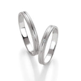 Breuning Trauringe Basic mit einem Diamanten - 48/05622 & 48/05621